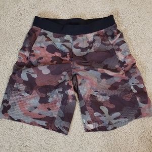 Mens Lululemon core shorts size L
